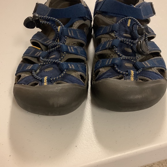 Children’s Keen runners - Picture 4 of 4